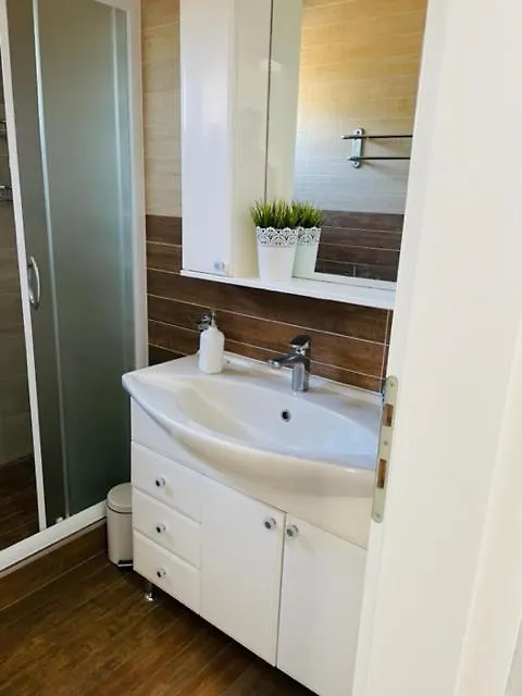 Rab Studio First Floor 32M2 Kampor Croatia